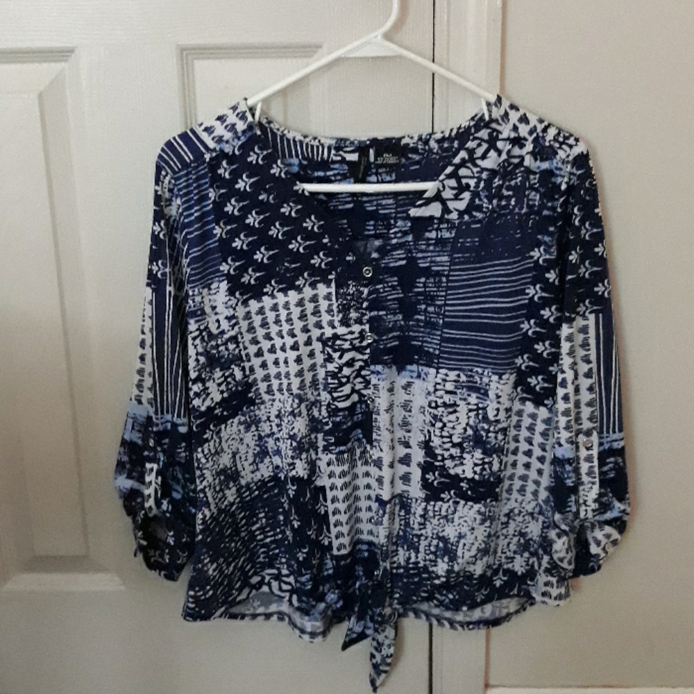 WOMEN'S BEAUTIFUL BLUE & WHITE BLOUSE